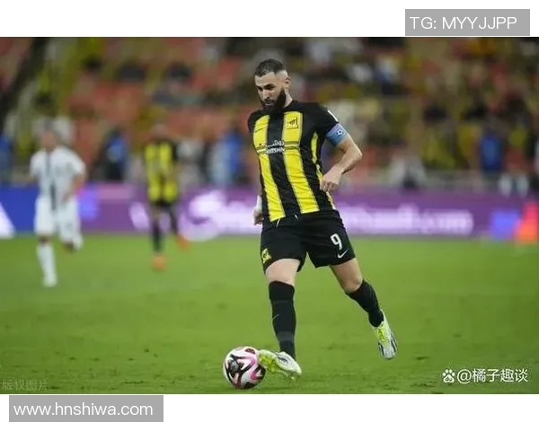 里昂足球明星的辉煌历程与传奇故事探秘