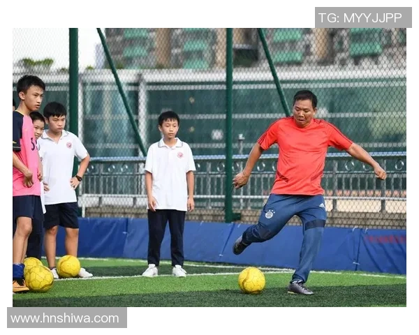 张丽独家揭秘：从球场到生活的足球智慧与心得分享